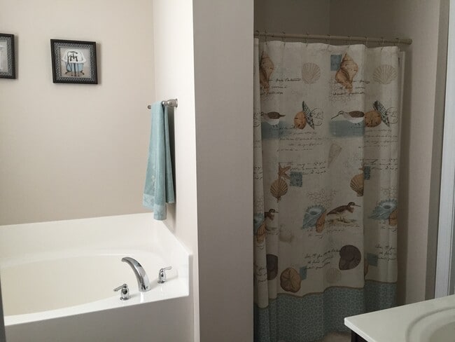 Building Photo - Home Available In White Oak Ridge - Travelers Rest Area