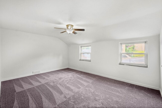 Building Photo - AVAILABLE OCT 1ST!! GORGEOUS 2 BEDROOM HOU...