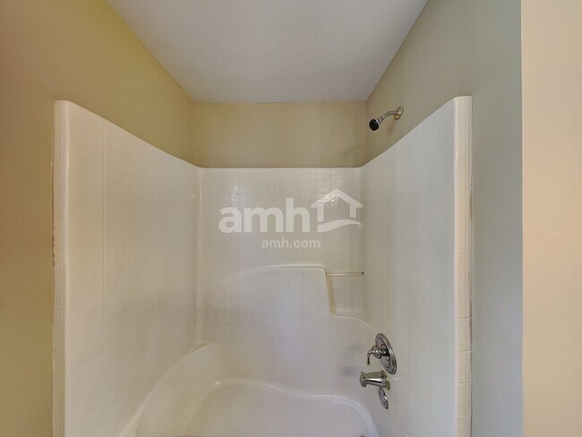 Building Photo - 9740 Lakemoore Cv