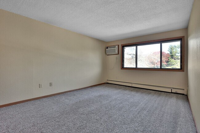Building Photo - 6001 E Viking Blvd