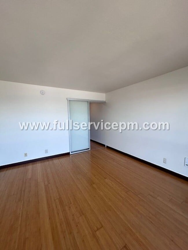 Building Photo - Alki Beach Living! Comfy 1 BD! Puget Sound Views! Super Sunsets!