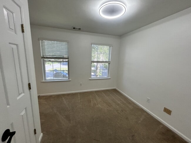 Building Photo - 800 Stardale Cir