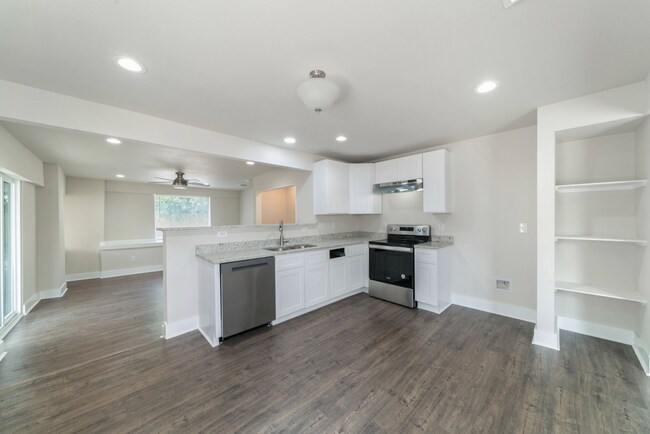 Building Photo - 1627 W Mariposa Dr