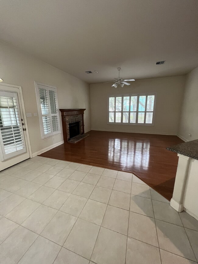 Building Photo - Spacious 3 bed, 2 bath in Plum Creek