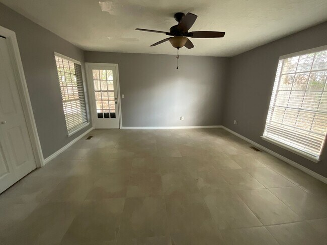 Building Photo - 1421 Pheasant Run Ct
