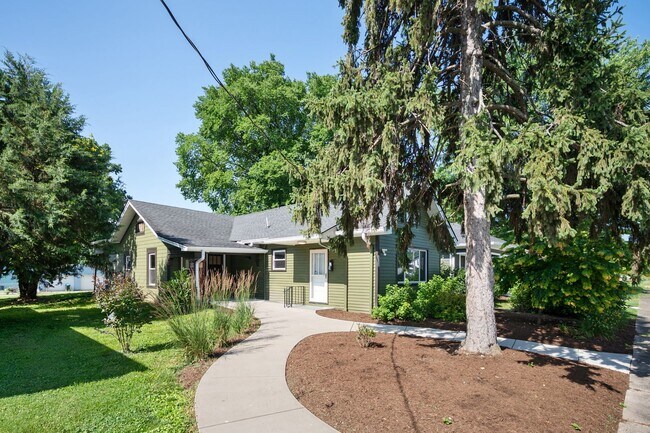 Building Photo - 438 W Stansifer Ave