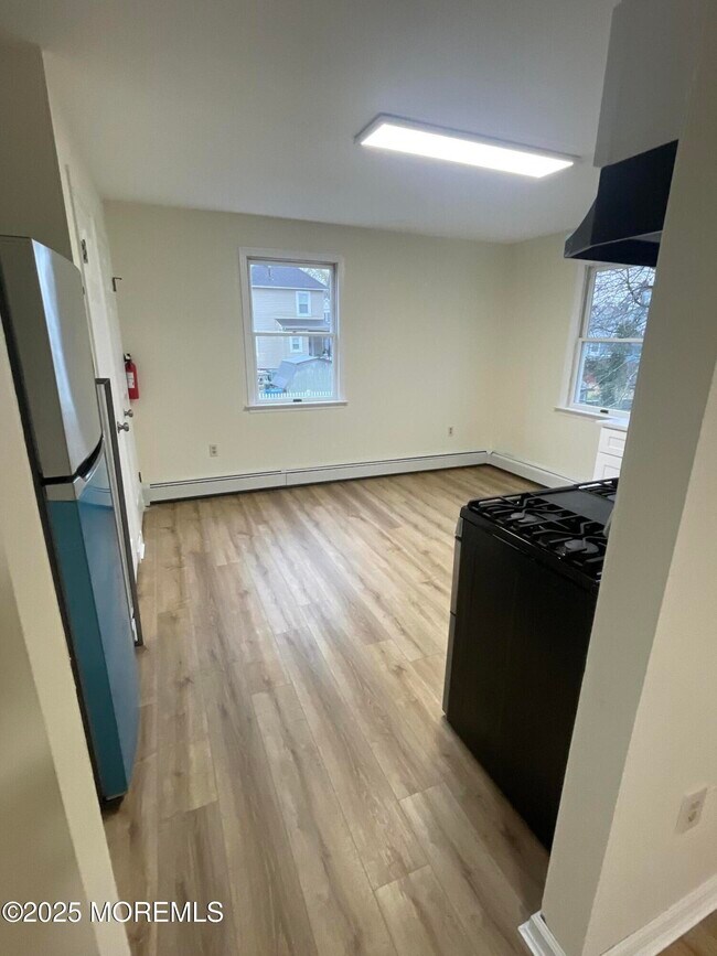 Building Photo - 351 John St