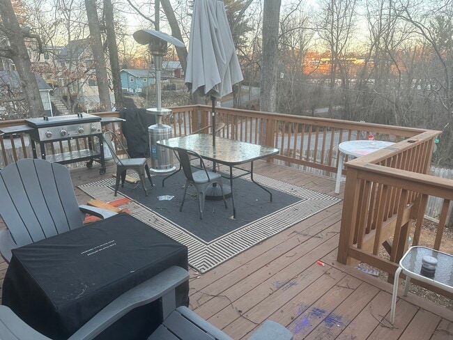 Building Photo - 15 Woodstock Ln