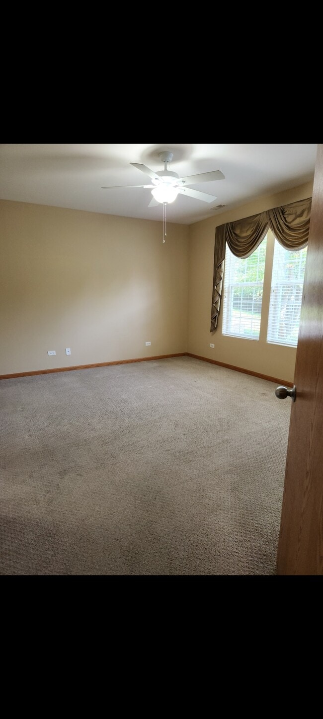 Building Photo - 1547 Millbrook Dr