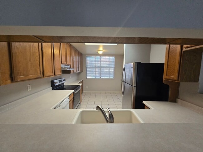 Building Photo - 2 Bedroom/2.5 Bathroom Townhome in Chandler