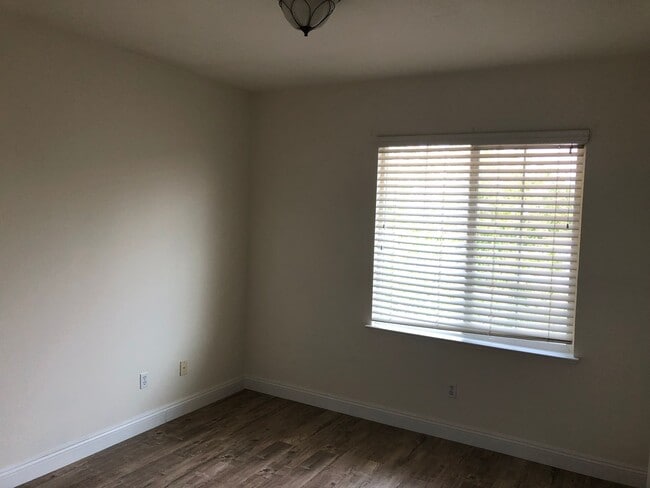 Building Photo - Well Maintained Stoneridge West Village Home!
