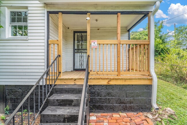 Building Photo - 2752 Tarleton Ave