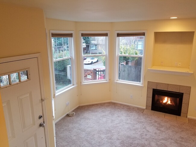 Building Photo - Charming Two Bedroom Town Home  $500 off F...