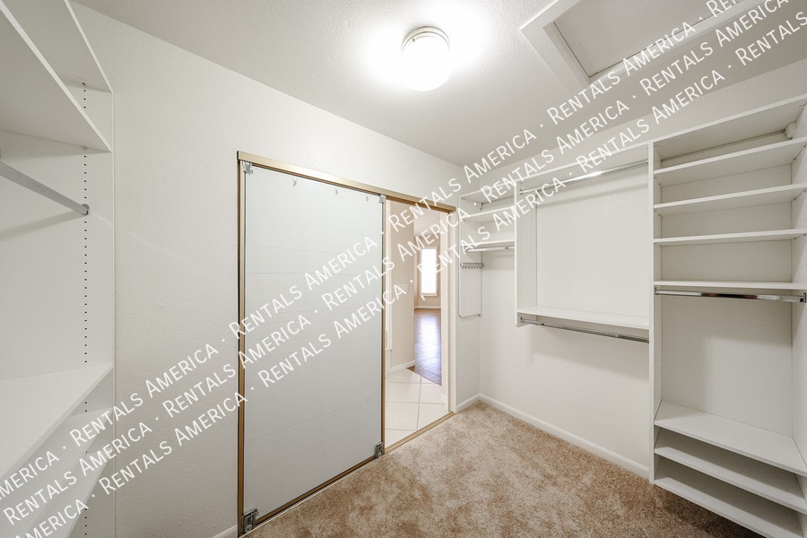 Building Photo - 1635 W Wisteria Dr