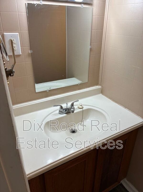Building Photo - 624 Catalpa Dr