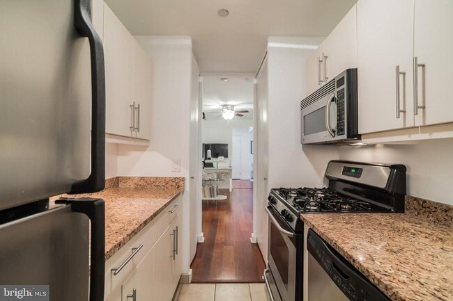 Building Photo - 219-29 S 18th St (Parc Rittenhouse)