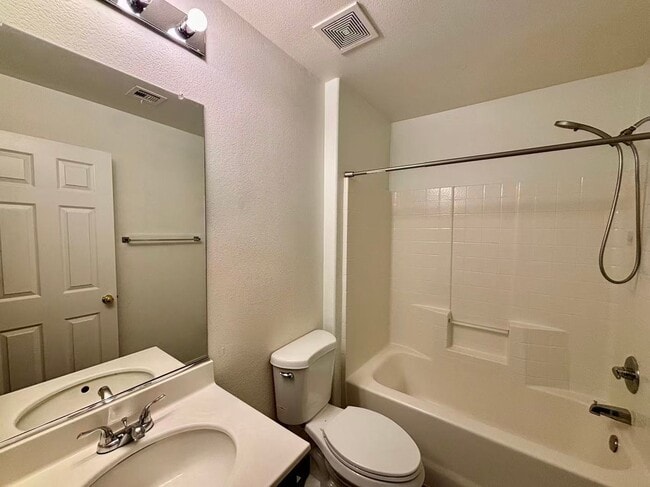 Building Photo - Welcome to this charming 4 bedroom, 2.5 bathroom home.