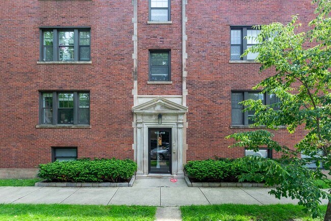 Primary Photo - 921 Crain St