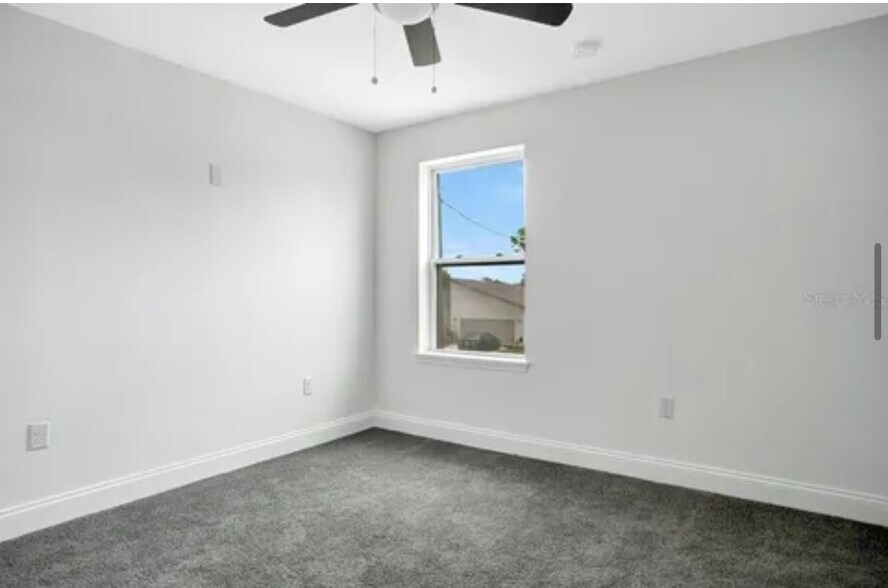 Building Photo - 415 Lark Ct