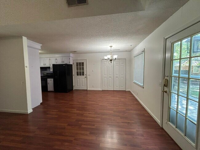 Building Photo - 1310 Crowndale Dr