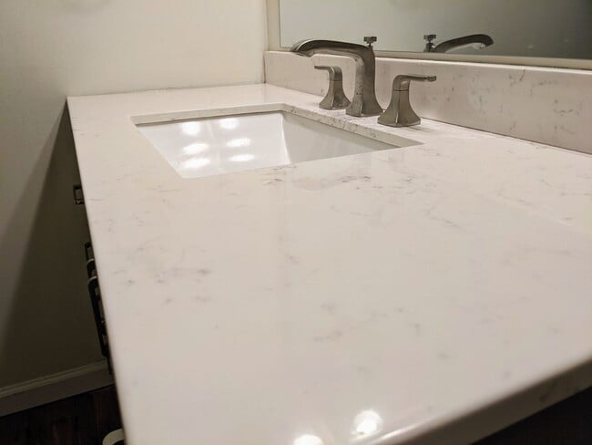 Building Photo - Spacious 2 Bedroom Apartment in Emmaus!