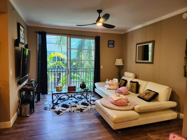 Building Photo - 533 NE 3rd Ave