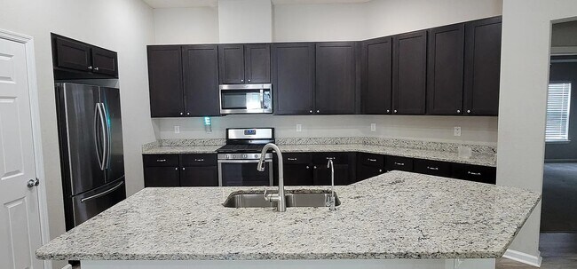 Building Photo - 7747 Sunnydale Ln