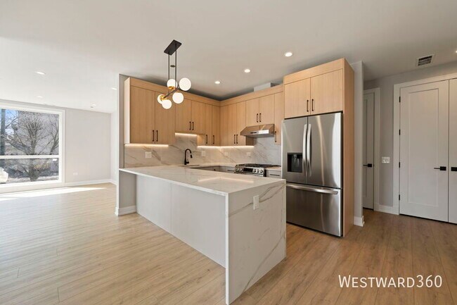 Primary Photo - 2354 W Polk St