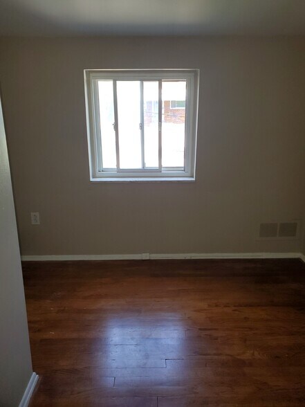 Building Photo - 251 Sebring Ave