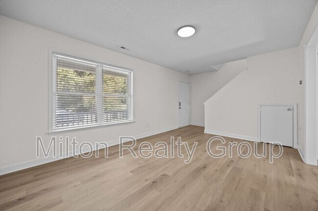 Building Photo - 107 Laura Ln