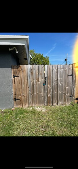 Private gate - 19811 Eagle Nest Rd