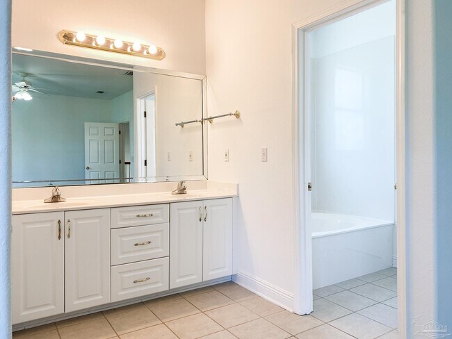 Building Photo - 13528 Perdido Key Dr