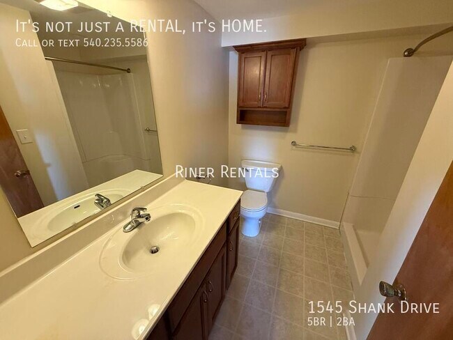 Building Photo - 1545 Shank Dr