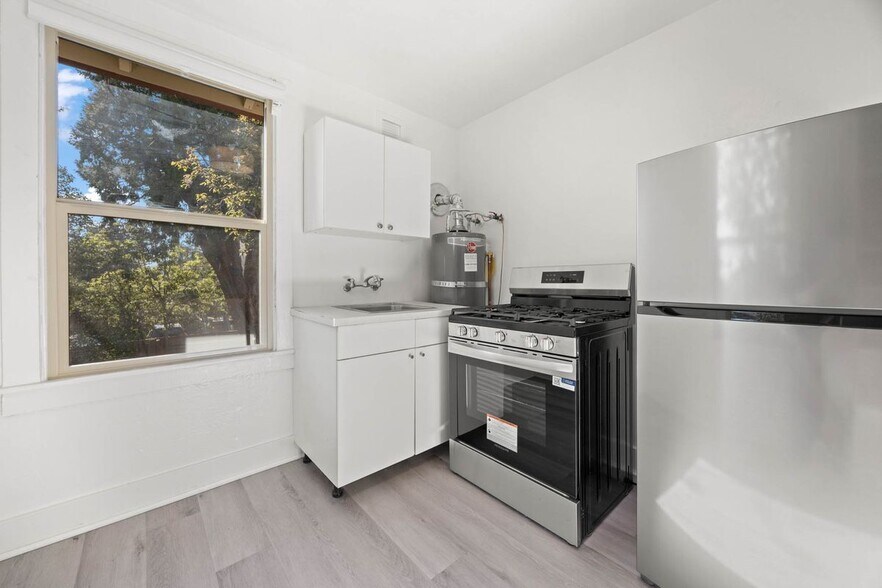 Building Photo - 1816 Carleton St