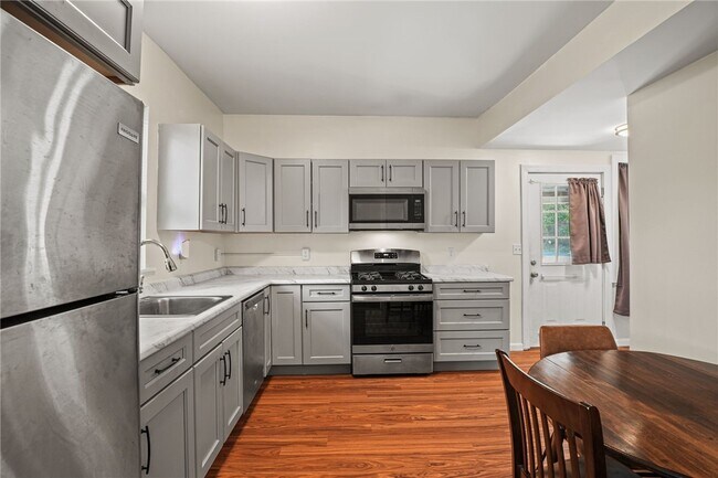 Building Photo - 407 S Aurora St