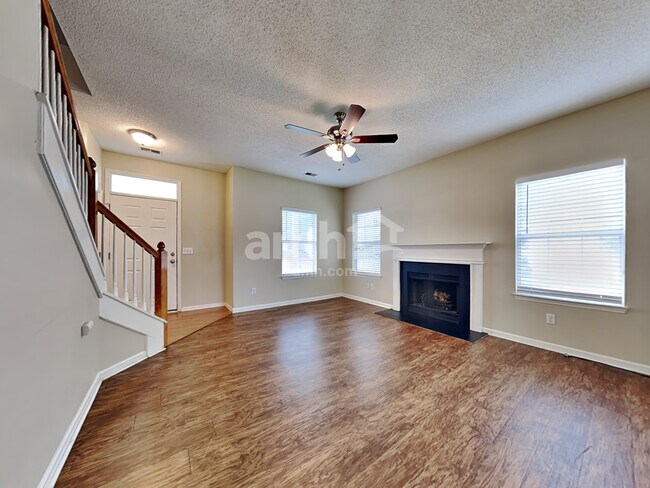 Building Photo - 104 Creekside Drive