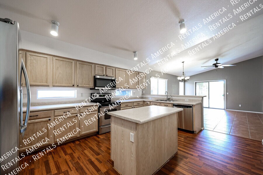 Building Photo - 7471 W Lone Cactus Dr