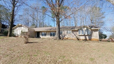 Building Photo - Very Nice 4 Bedroom Home in Woodland Forest
