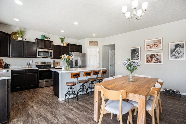 Building Photo - 6915 Mandan Dr