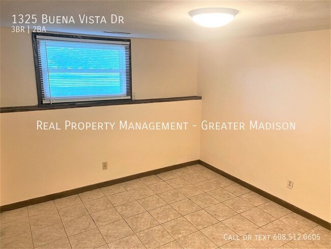 Building Photo - 1325 Buena Vista Dr