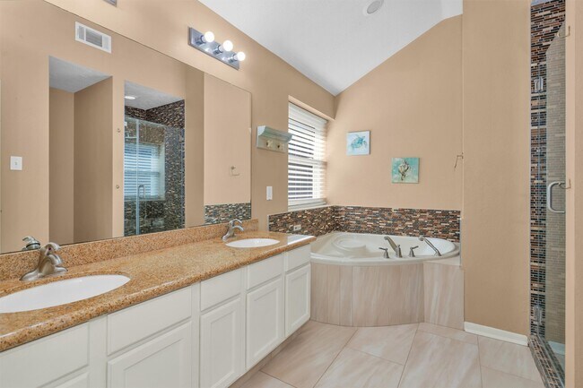 Building Photo - 10822 Oak Acres Dr