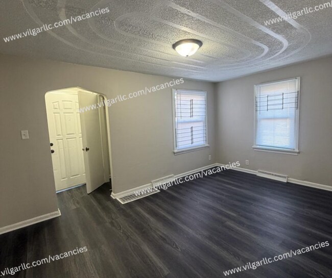 Building Photo - Spacious & well-appointed 3-Bedroom • 1-Bathroom Home