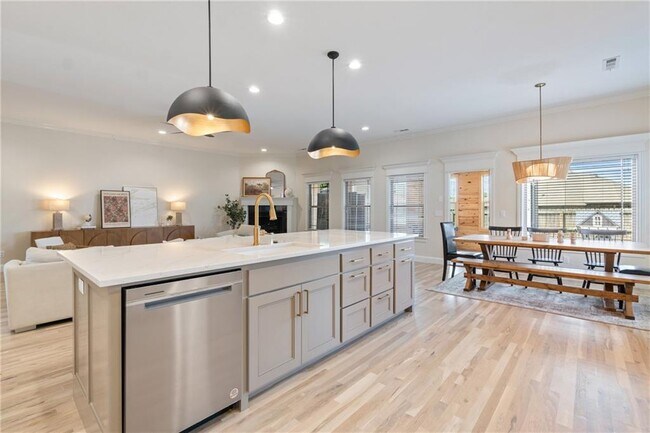 Building Photo - 5702 S 60th Pl