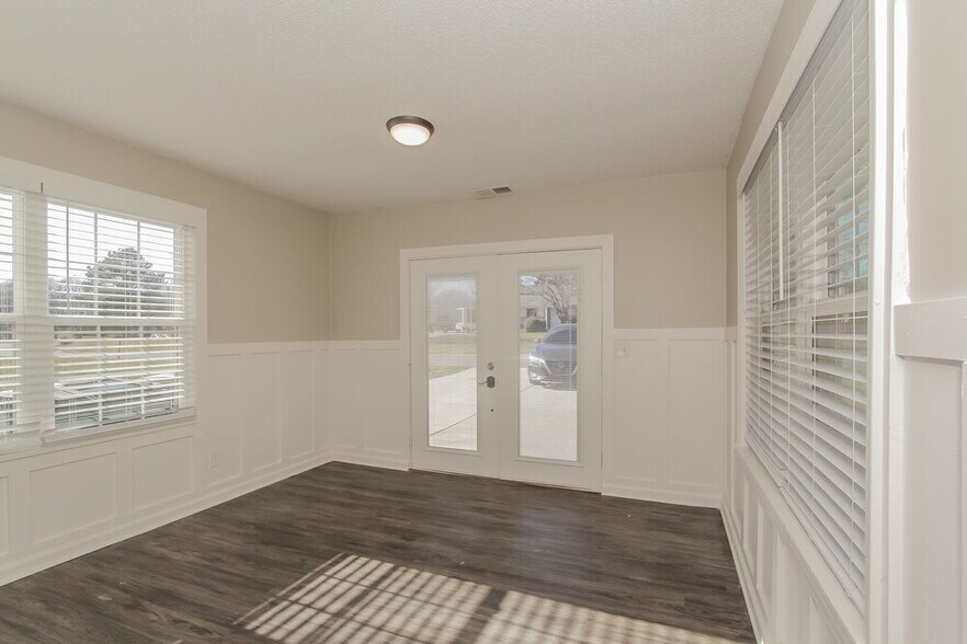 Building Photo - 2808 Faircroft Way