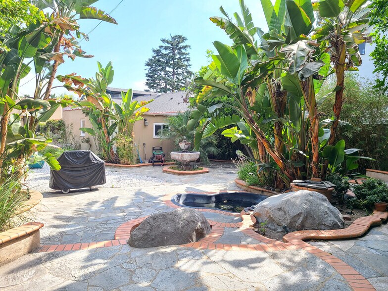 Building Photo - 11301 Blix St