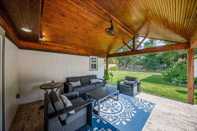 Building Photo - 926 Chantilly Ln