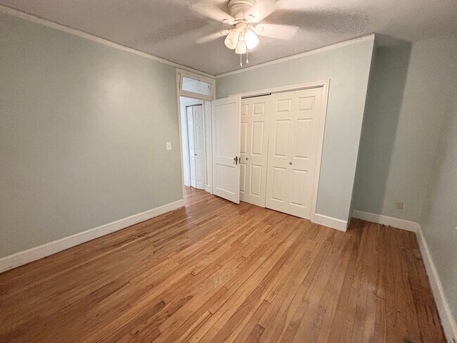 Building Photo - Cute Rosewood Bungalow