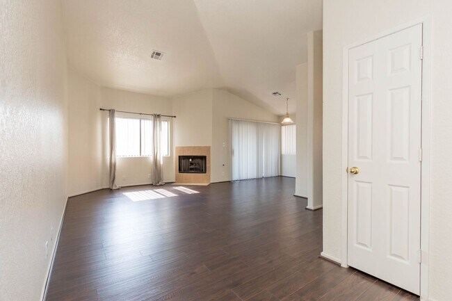 Building Photo - MOVE IN SPECIAL - 2 Bedroom Condo at Vizcaya