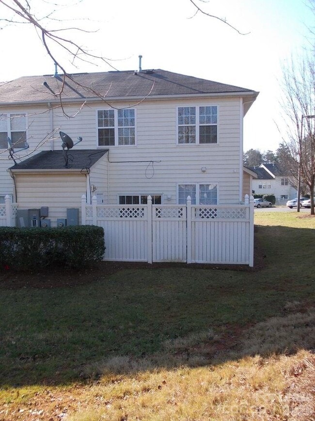 Building Photo - 8488 Chaceview Ct