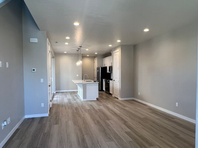 Building Photo - Brand new 3 bed 2.5 bath townhome in Stars...